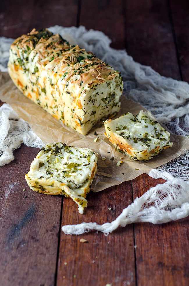 Cheesy Garlic and Herb Pull Apart Loaf (Family Sized Loaf)